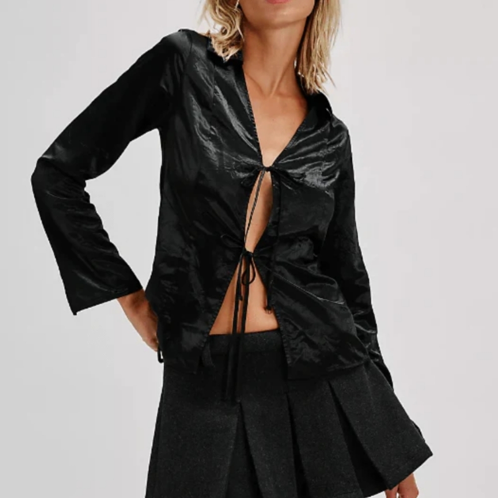 Free People Star‎ Eyes Crinkle Satin Top Womens Medium Black Tie Front Bohemian